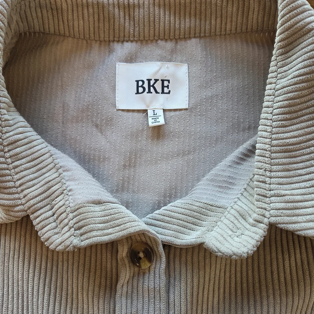 BKE Beige / Tan Corduroy Button Down Shacket Shirt Aztec Accents Size Large - Picture 5 of 9
